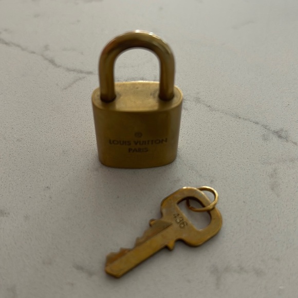 Luis Vuitton lock and key - Picture 3 of 3